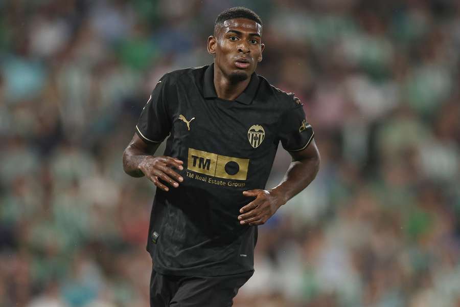 Mosquera troca o Valência pelo Arsenal