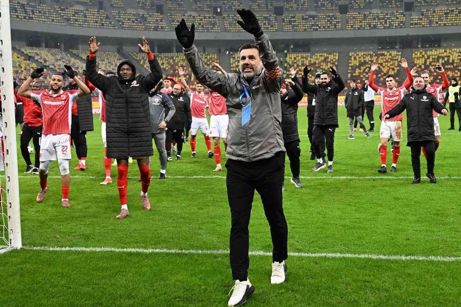 Zeljko Kopic salută galeria