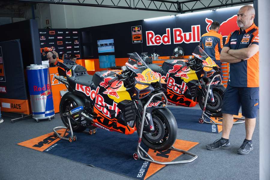 Le box Tech3 à Jerez le mois dernier. Le box Tech3 à Jerez le mois dernier.
