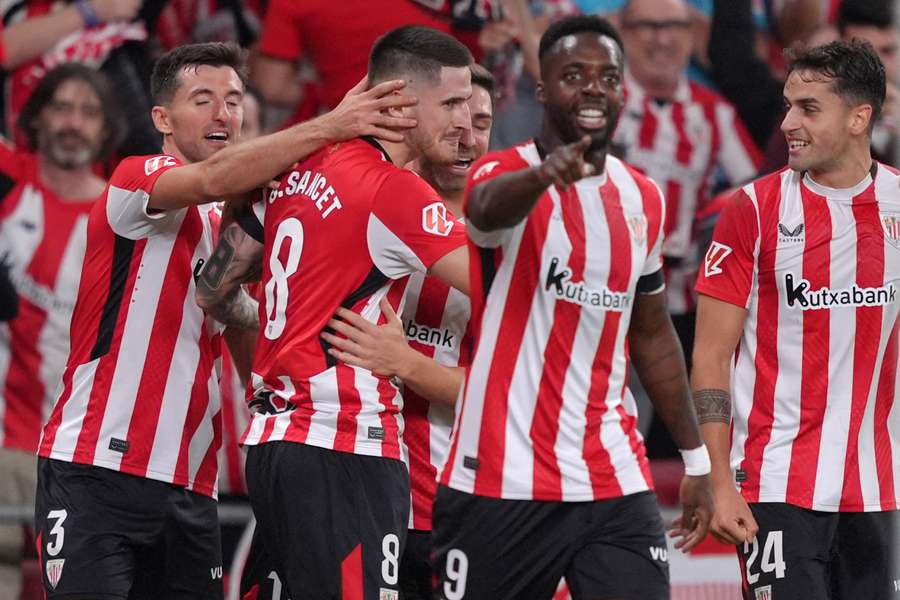 Los jugadores del Athletic celebran el 1-0 ante la Real