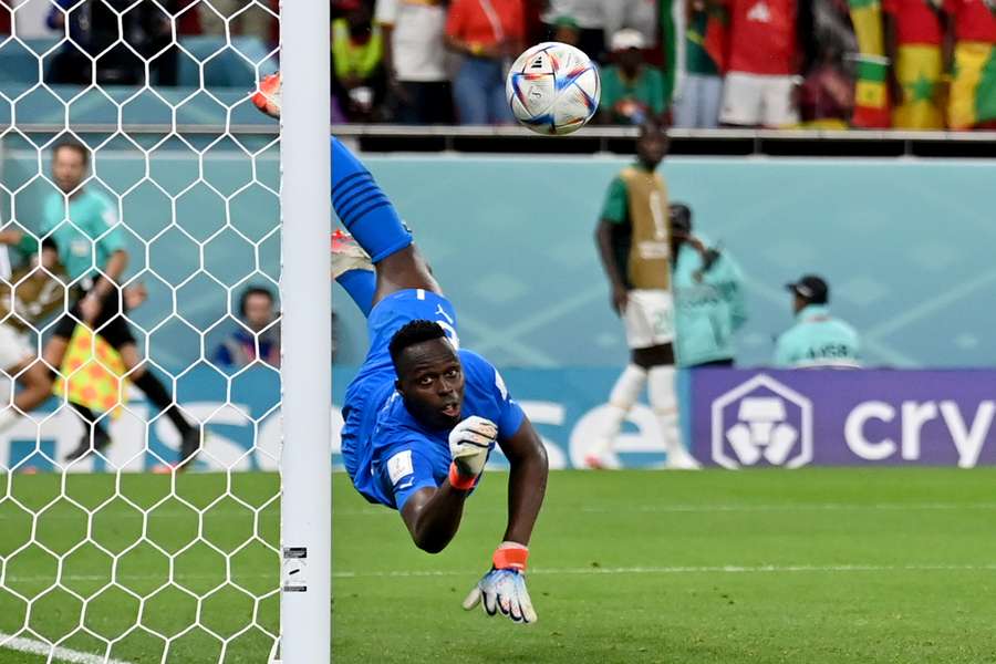 Mendy recebeu o prêmio da FIFA em janeiro depois de ajudar o Chelsea a conquistar o título da Liga dos Campeões de 2021 