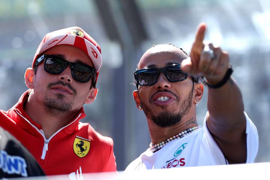 Leclerc e Hamilton, futuros colegas na Ferrari