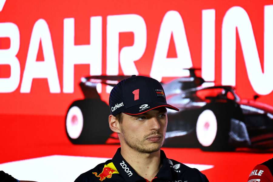 Verstappen nel corso della conferenza stampa in Barhein
