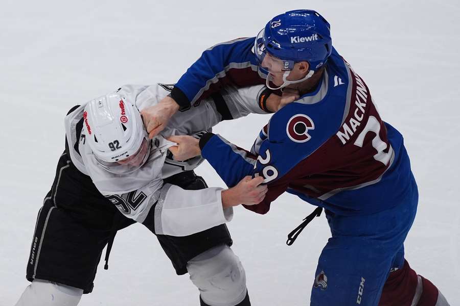 MacKinnon se pěstních výměn nebojí. MacKinnon se pěstních výměn nebojí.