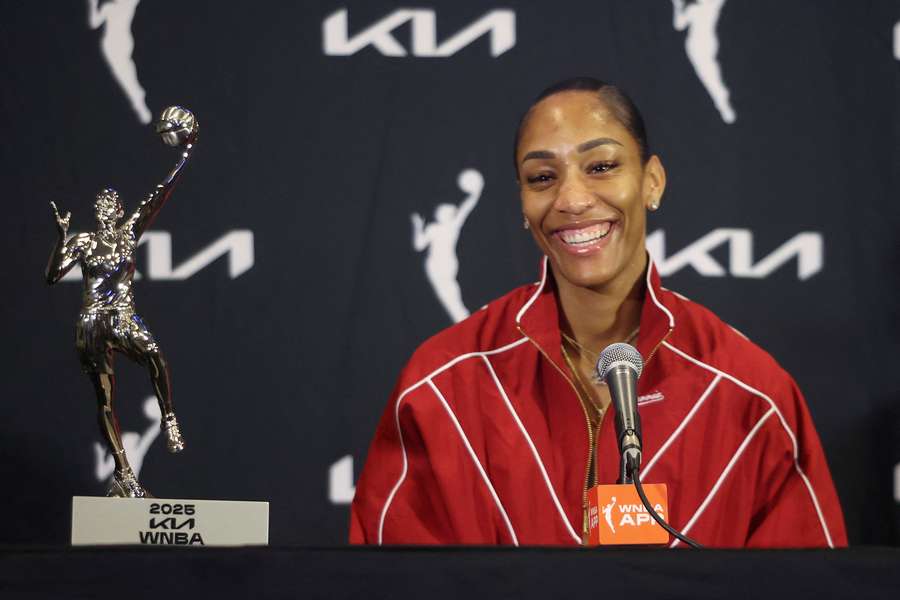 A'ja Wilson avec son trophée.