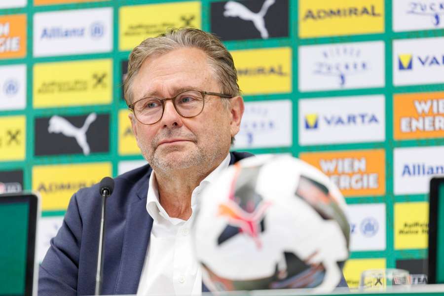 Rapid-Präsident nach TV-Deal mit Sky zufrieden: "Haben uns für beste Variante entschieden" Rapid-Präsident nach TV-Deal mit Sky zufrieden: "Haben uns für beste Variante entschieden"