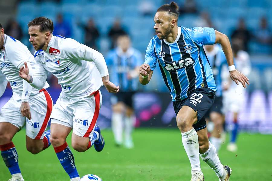 Fortaleza e Grêmio fazem duelo de tricolores pelo Brasileirão Fortaleza e Grêmio fazem duelo de tricolores pelo Brasileirão