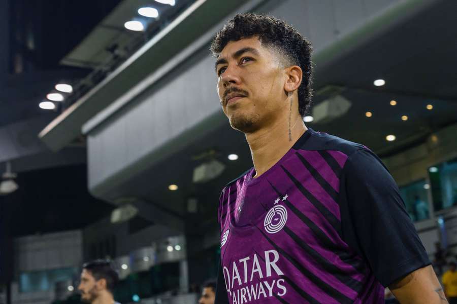 Firmino durante jogo do Al-Sadd, do Catar Firmino durante jogo do Al-Sadd, do Catar