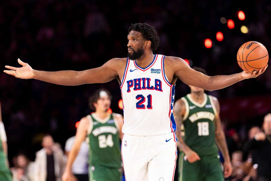 Joel Embiid zaznamenal v drese 76ers triple-double s 28 bodmi.