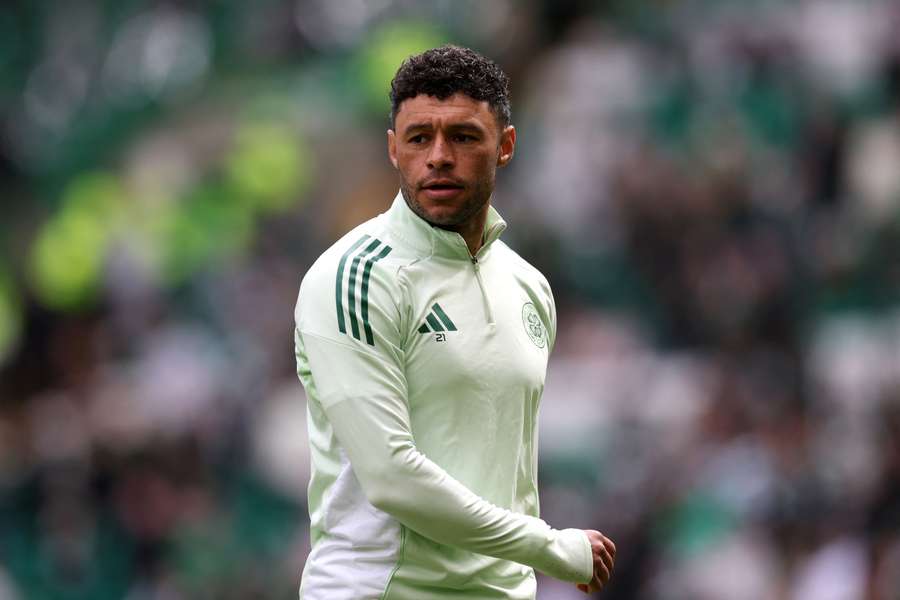 Oxlade-Chamberlain pyká za starý prehrešok. Oxlade-Chamberlain pyká za starý prehrešok.