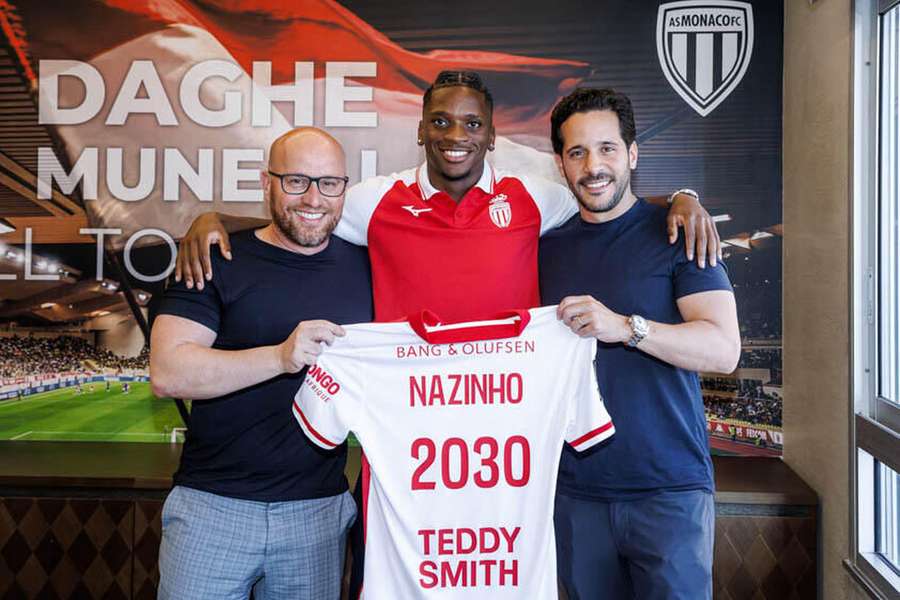 Nazinho assinou até 2030