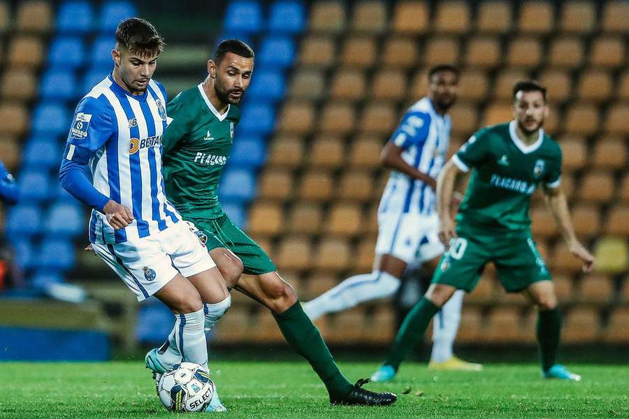 FC Porto B surpreende Farense (4-0) e Moreirense esfrega as mãos
