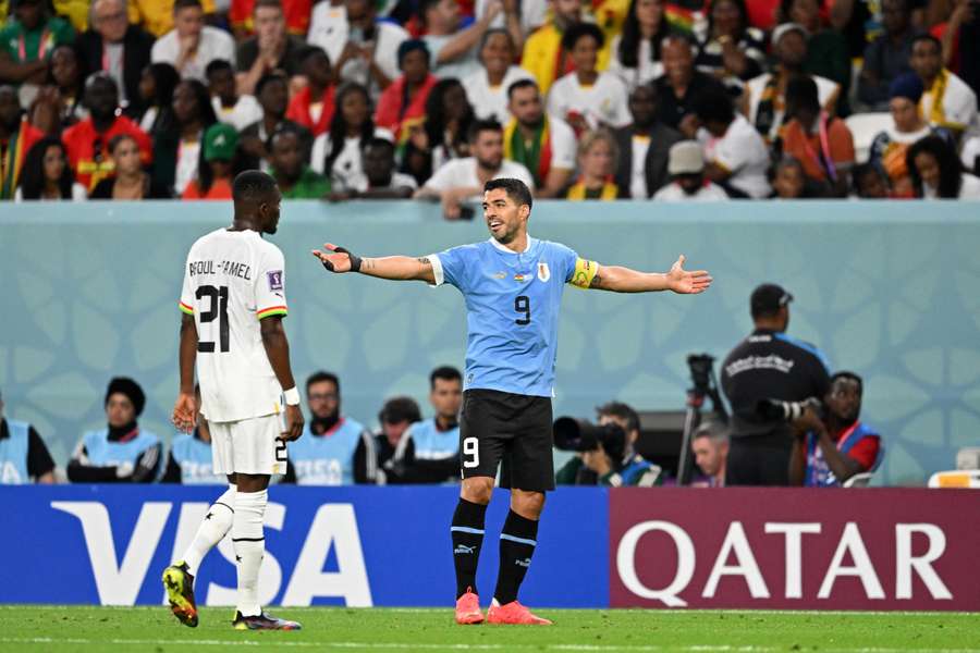Luis Suárez si stěžoval, že FIFA stojí vždy proti Uruguayi.