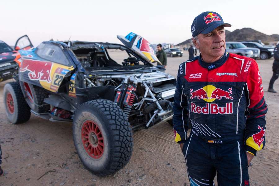 Dakar champion Sainz pulls out after marathon stage