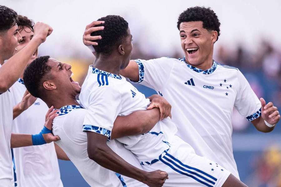Cruzeiro garantiu a liderança com vitória sobre o São Carlos