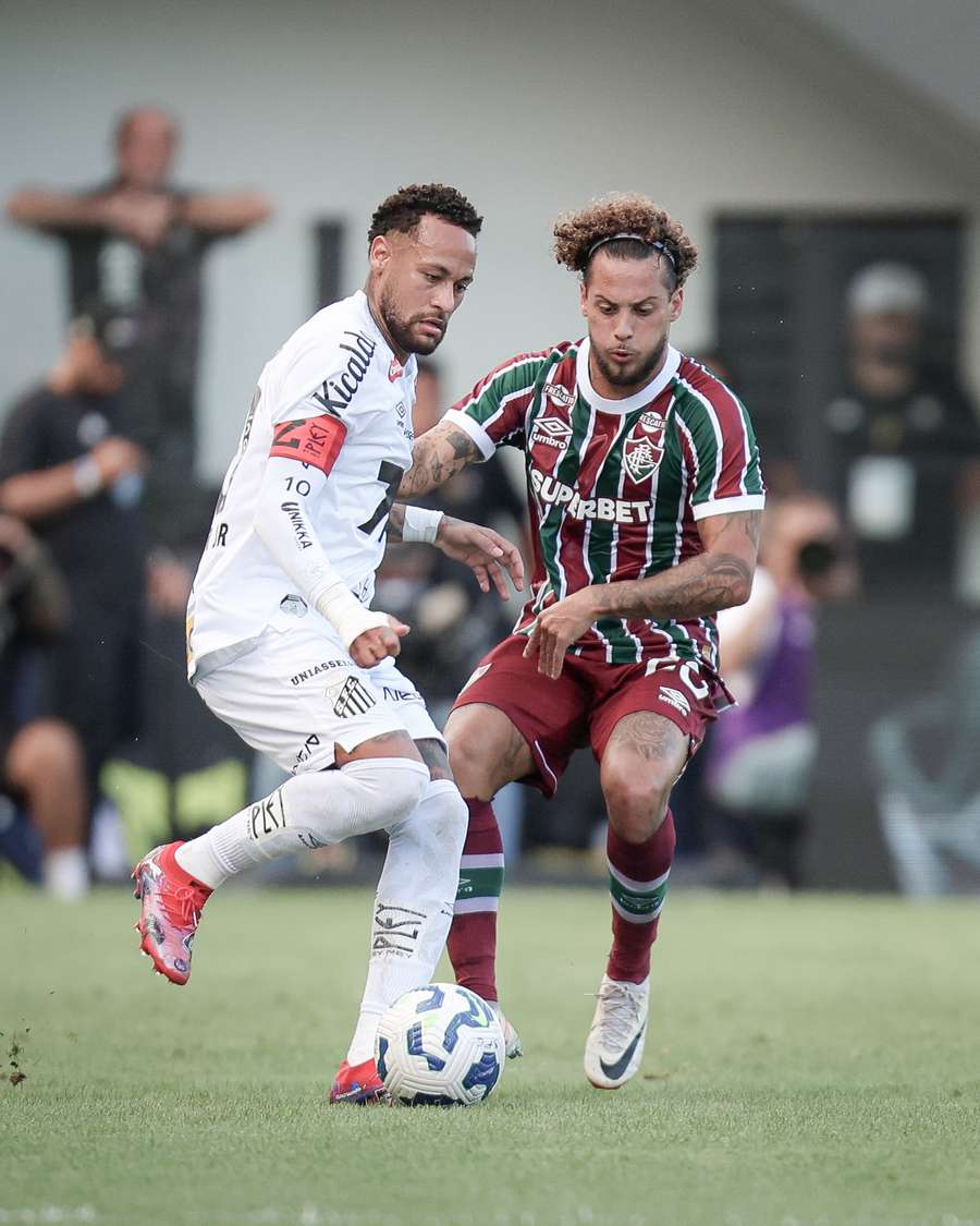 Neymar atuou por 90 minutos em Santos x Fluminense Neymar atuou por 90 minutos em Santos x Fluminense