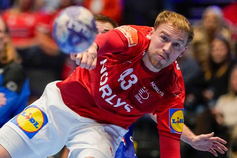 Simon in action during the game against the Netherlands