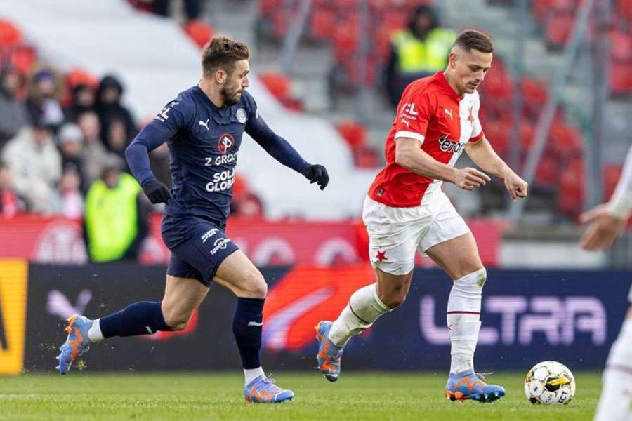 Slavia si poradila se Slováckem 2:0 díky gólům ve druhém poločase.