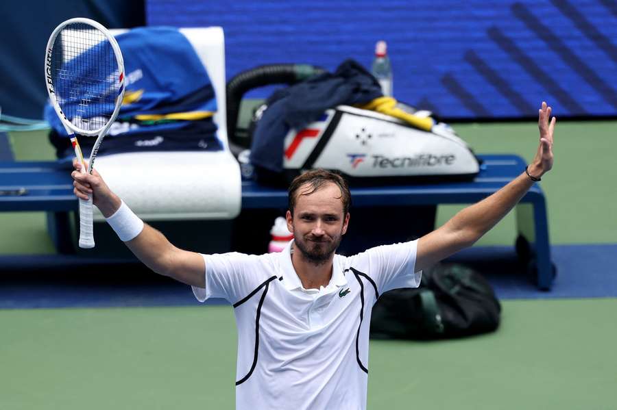 Daniil Medvedev seguiu em frente Daniil Medvedev seguiu em frente