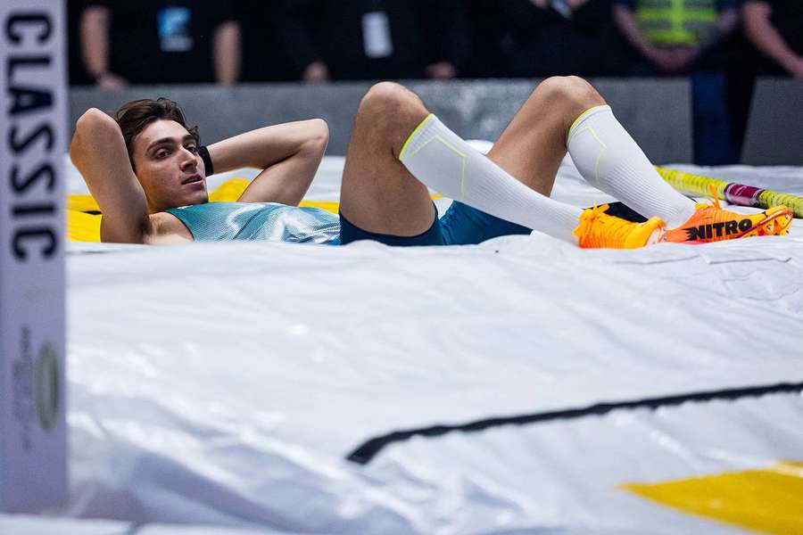 Duplantis, de reposo en la colchoneta, pero sin nuevo récord del mundo