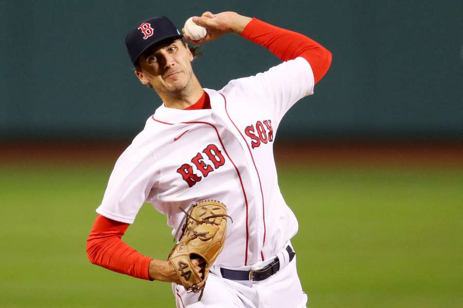 Former Red Sox pitcher Kyle Hart delivering a pitch against the Atlanta Braves (2020)