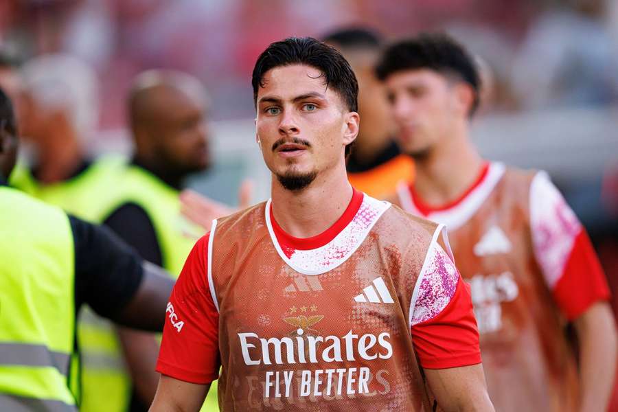 Lens reach agreement to sign Ivanovic from Benfica Lens reach agreement to sign Ivanovic from Benfica
