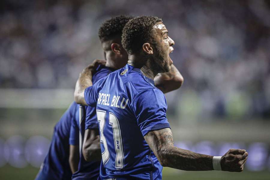 Cruzeiro avança na Copa do Brasil em jogo emocionante 