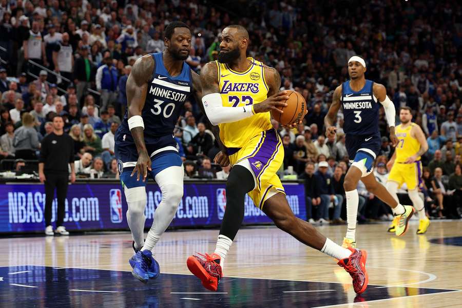 Ani LeBron James nedokázal Lakers dovést k výhře. Ani LeBron James nedokázal Lakers dovést k výhře.
