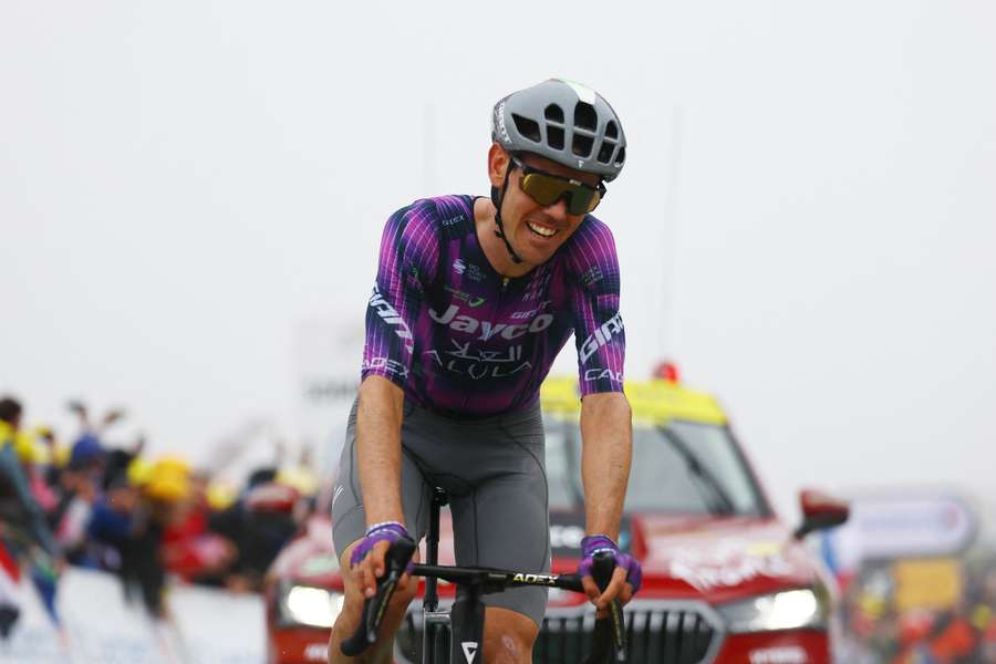 Ben O'Connor crosses the line