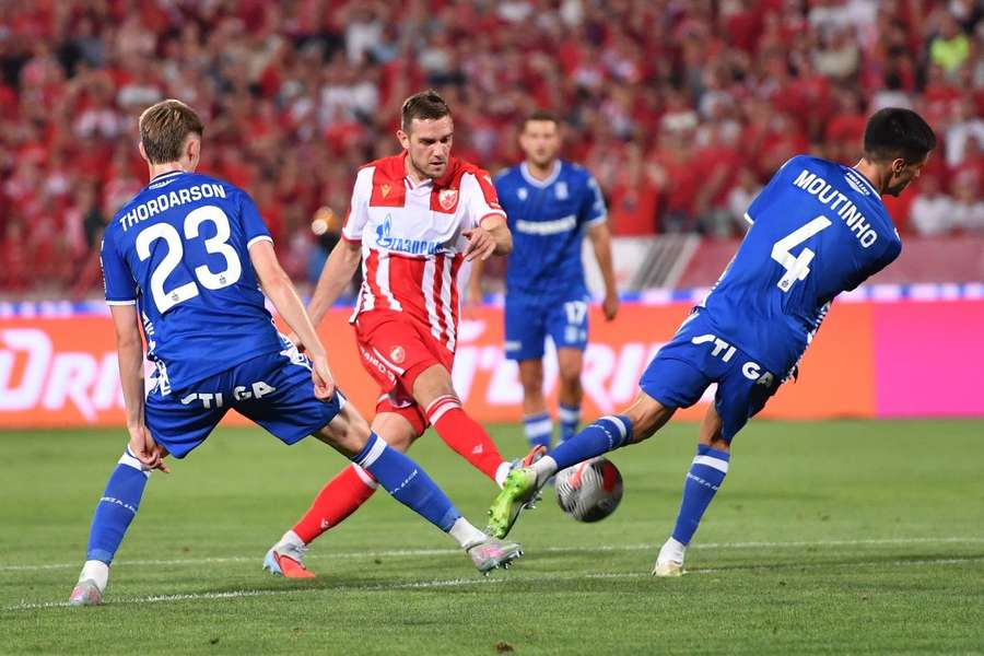 Lech wraca z Belgradu z wydartym w końcówce remisem, zagra o Ligę Europy z KRC Genk