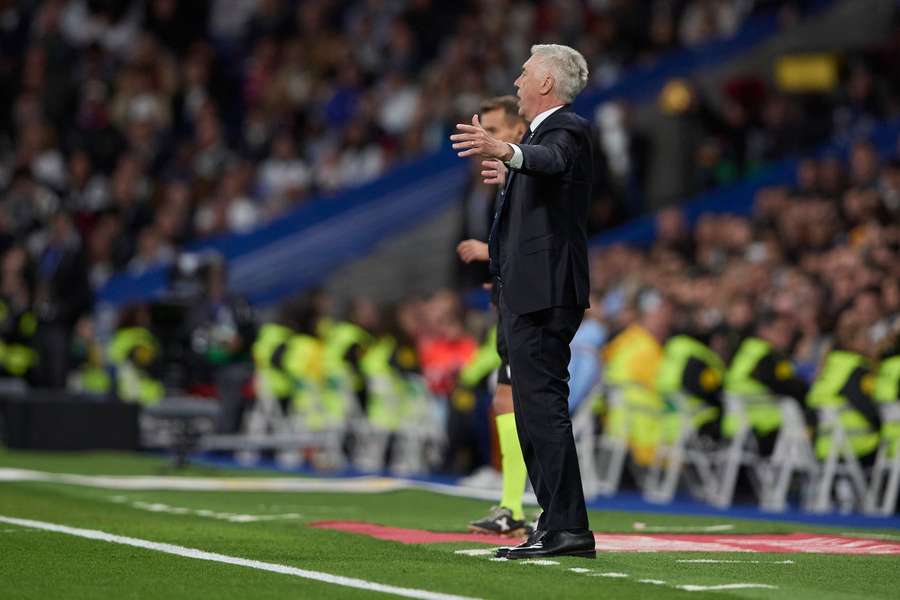 Ancelotti počas zápasu proti Barcelone.