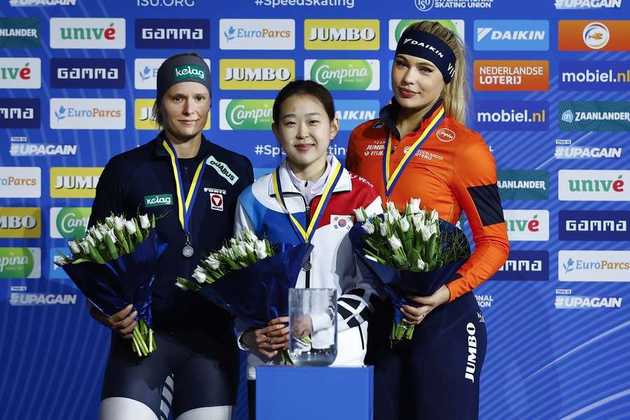 Jutta Leerdam pakt in Thialf brons op 500 meter; verslagen door Min-Sun Kim