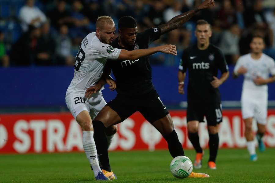 Partizan dokázal v Uherském Hradišti získat bod, přestože prohrával 0:2 a inkasoval červenou kartu.