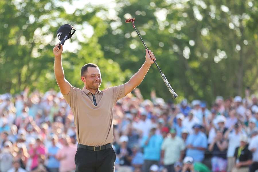 Schauffele en pleine célébration.