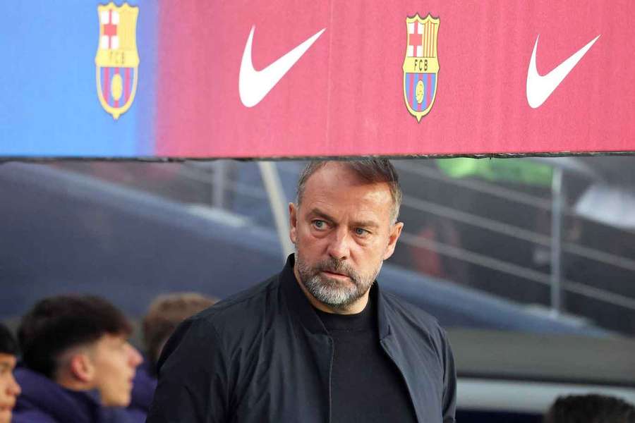 Hansi Flick na lavičke svojho tímu.