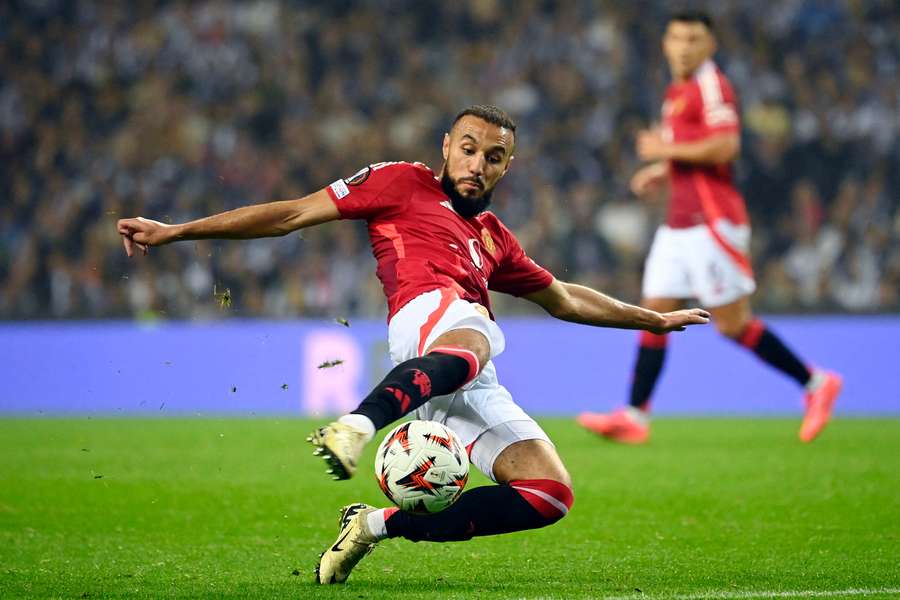 Noussair Mazraoui moet mogelijk langer toekijken wegens een blessure.