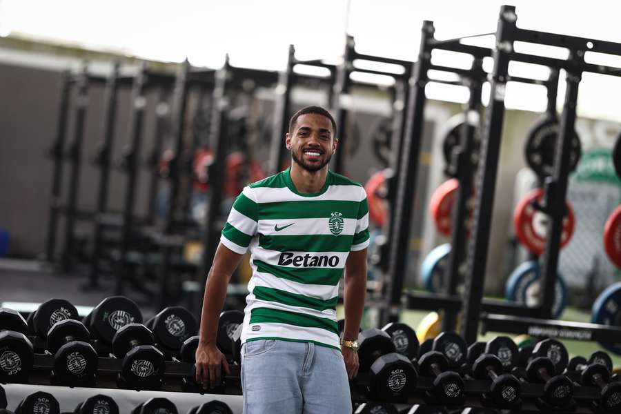 Rômulo Júnior com a nova camisola