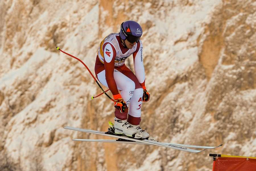Mayer počas decembrového zjazdu vo Val Gardene.  