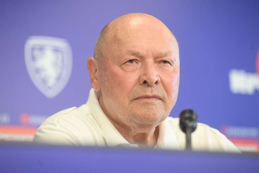 Miroslav Koubek na tiskové konferenci před zápasem s Kosovem.