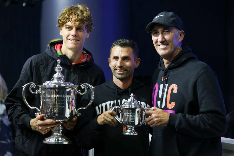 Cahill celebra la vittoria a Flushing Meadows con Vagnozzi e Jannik