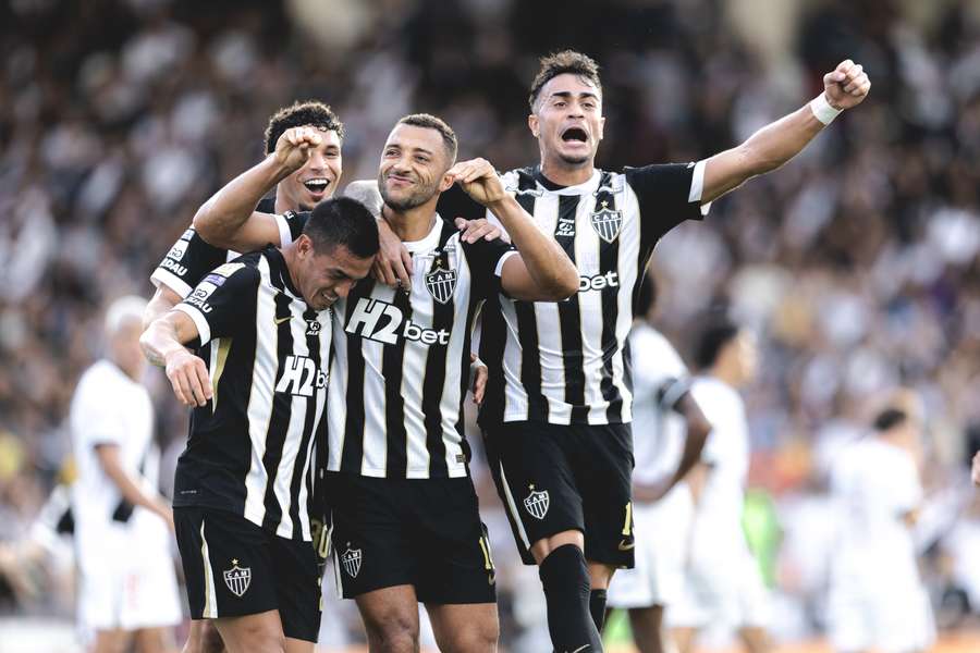 Jogada de bola parada definiu o duelo em São Januário Jogada de bola parada definiu o duelo em São Januário