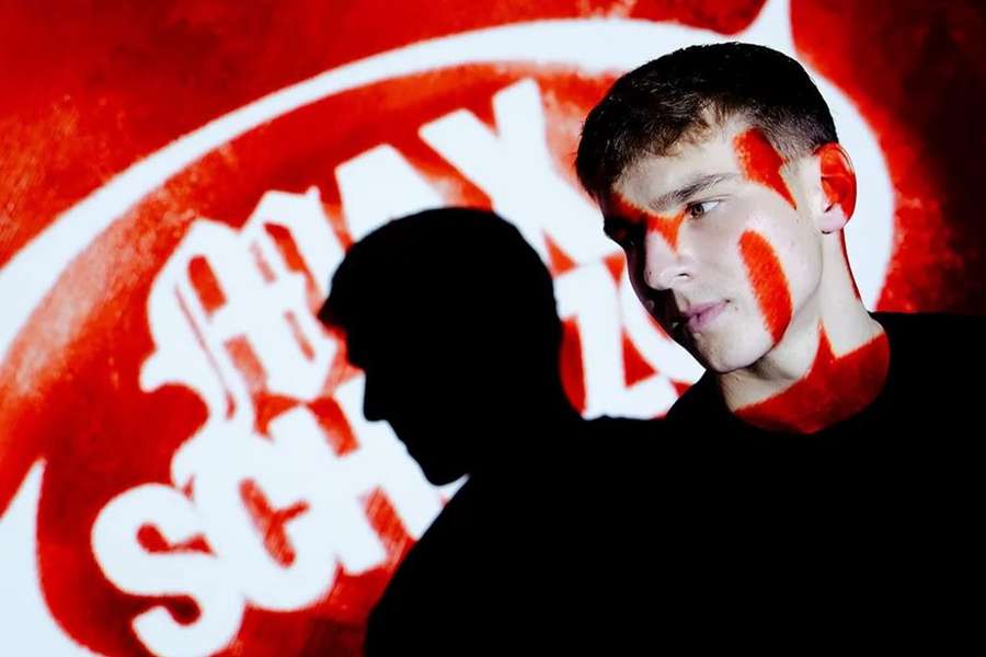 Max Scholze apresentado pelo Estrela da Amadora