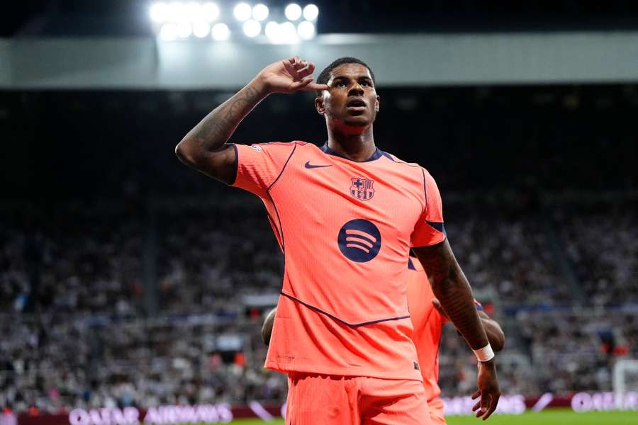 Marcus Rashford celebra uno de sus goles en St. James' Park