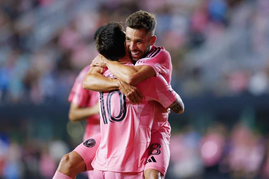 Jordi Alba bejubelt Messi