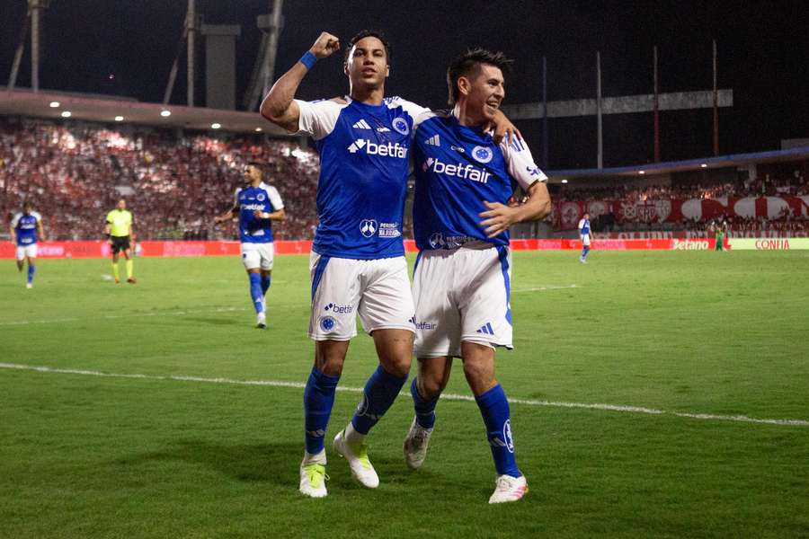 Lucas Villalba comemora gol ao lado de Kaio Jorge Lucas Villalba comemora gol ao lado de Kaio Jorge