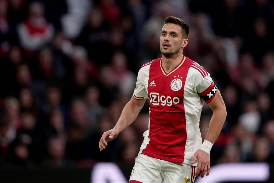 Napastnik Dusan Tadic opuści Ajax na własną prośbę