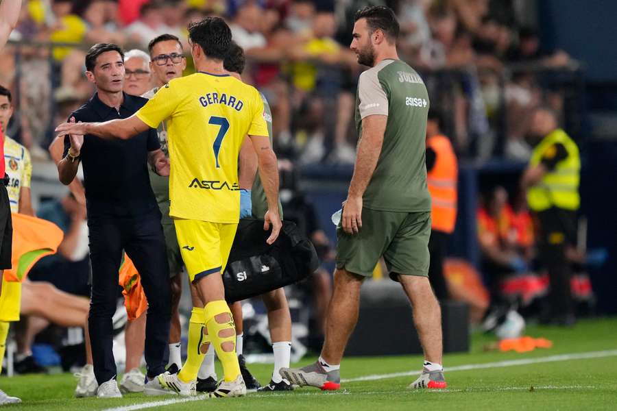 Gerard Moreno, retirándose lesionado en la primera jornada de Liga
