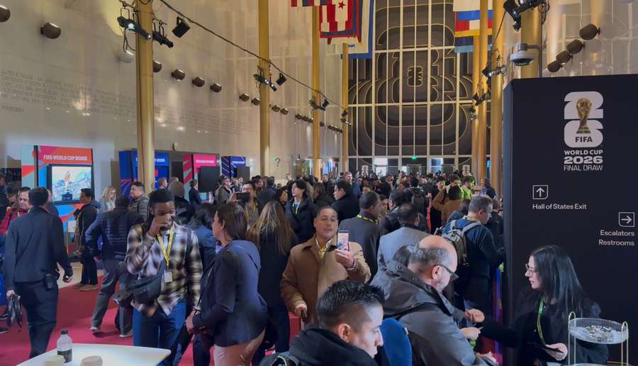 L'entrée du Kennedy Center avec les positions des villes hôtes