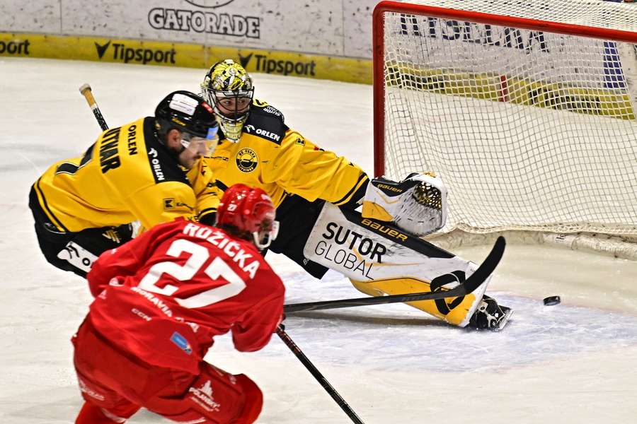 Třinec další prohrou vyrovnal 21 let starý rekord.