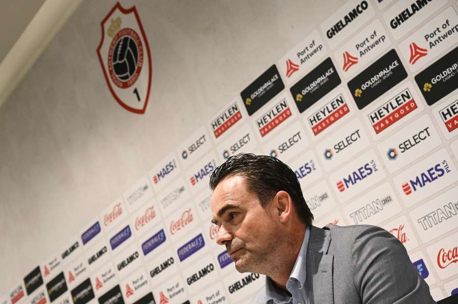 Marc Overmars tijdens zijn presentatie